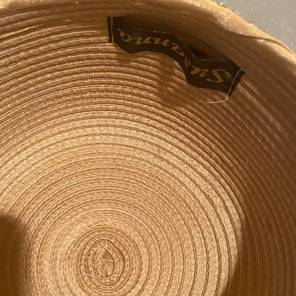 NWT SUSANNA GOLD ADORNED WITH RHINESTONES AND DESIGN ON SIDE - Picture 7 of 10